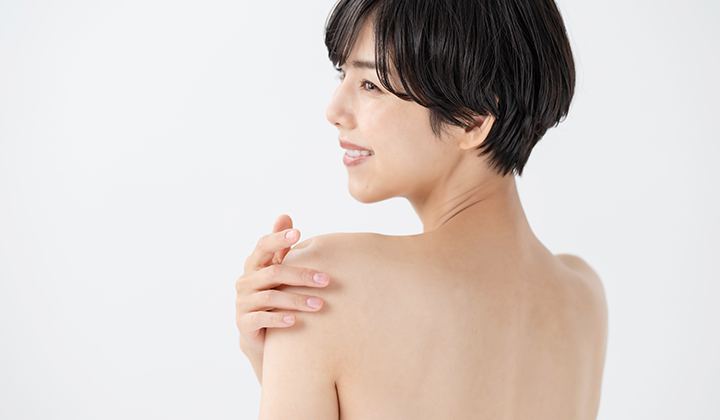 画像:きれいな女性の背中