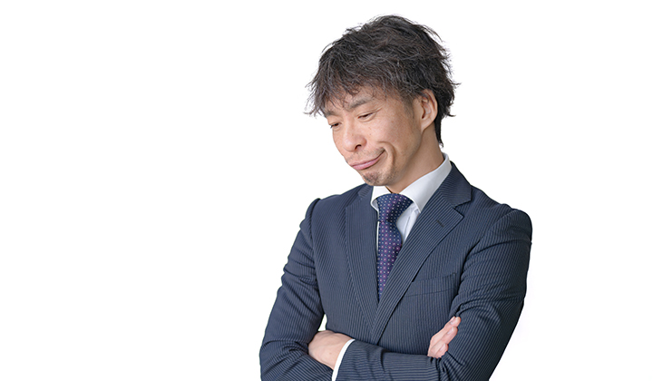 画像:老けた男性の落ち込んでいる画像